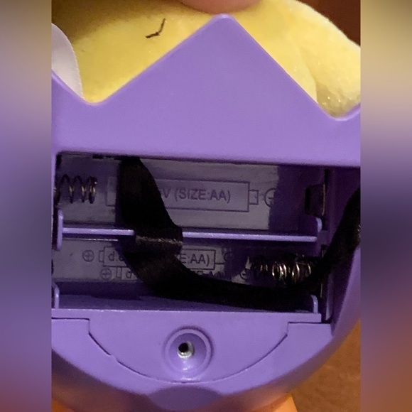 NWT Hallmark Tip N Fall Tweety Bird Easter Egg Sound and Motion Toy Tested works - Picture 7 of 7